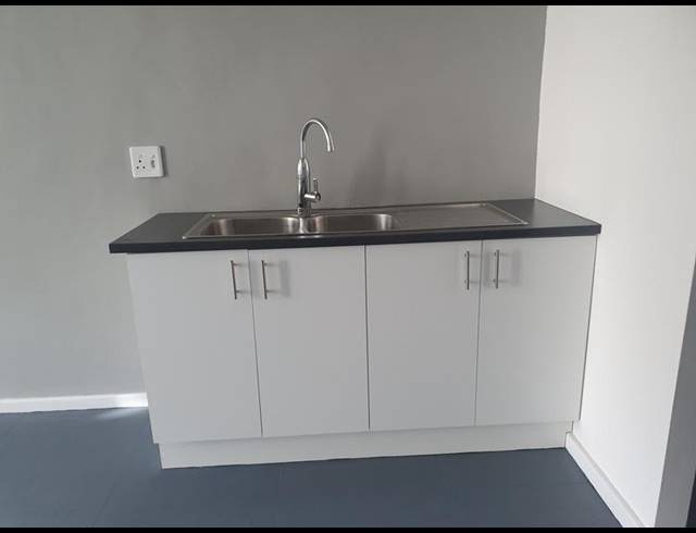 1 BEDROOM PROPERTY TO RENT IN WALMER ESTATE